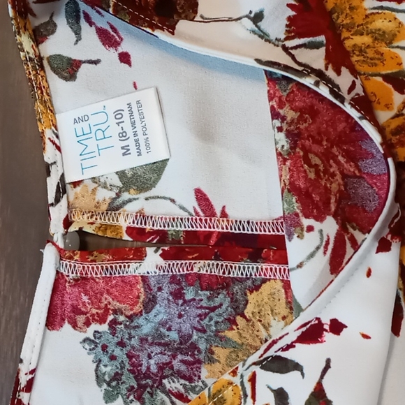 Time & Tru Bright Flowered Shirt w Ruffle Front and Sleeves M - Picture 5 of 5